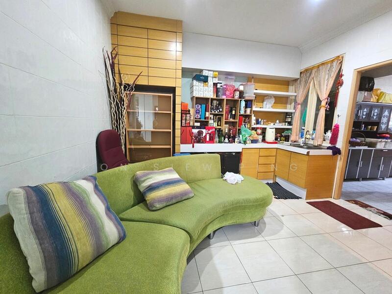 For Sale - Corner Double Terrace House with Attached Warehouse For Sale! Located at Jalan Batu Kitang