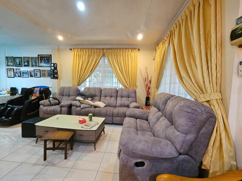 For Sale - Corner Double Terrace House with Attached Warehouse For Sale! Located at Jalan Batu Kitang