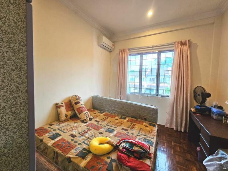 For Sale - Corner Double Terrace House with Attached Warehouse For Sale! Located at Jalan Batu Kitang