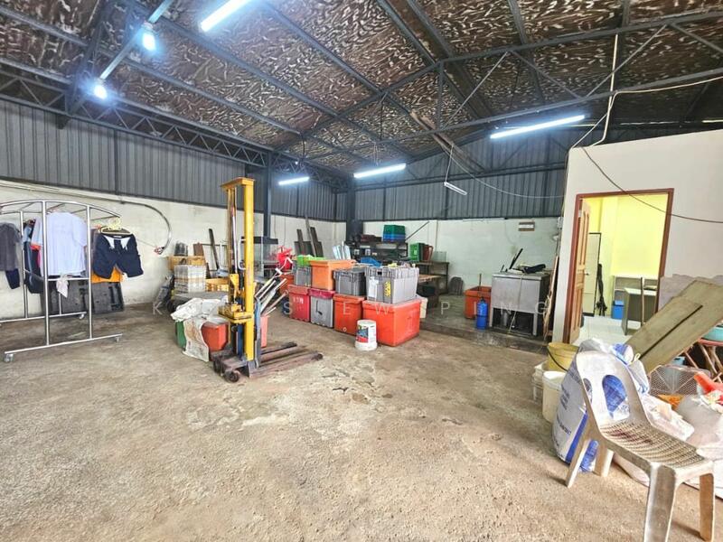 For Sale - Corner Double Terrace House with Attached Warehouse For Sale! Located at Jalan Batu Kitang