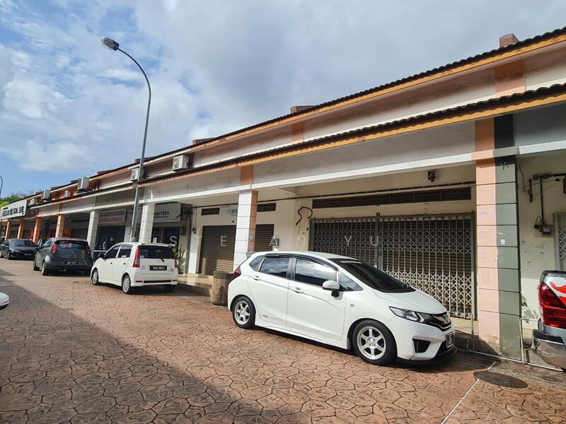 Untuk Dijual - Jalan Undan, Taman Perling / Single Storey Medium Shop Lot