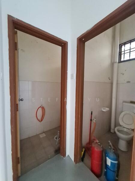 Untuk Dijual - Jalan Undan, Taman Perling / Single Storey Medium Shop Lot