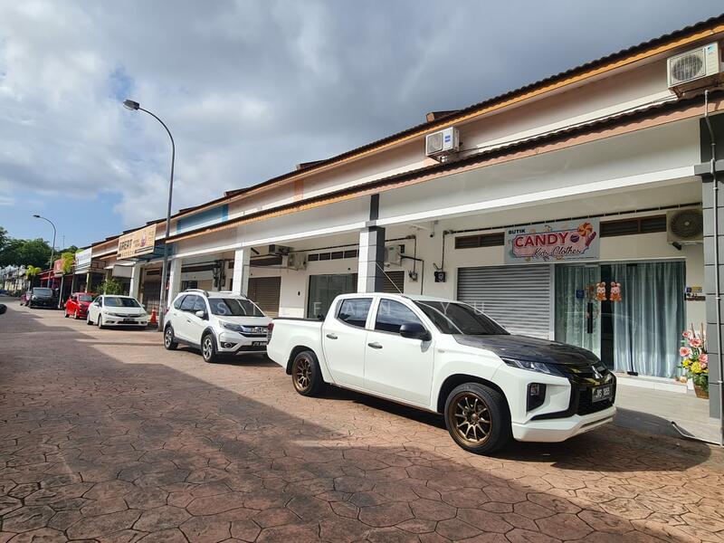 Untuk Dijual - Jalan Undan, Taman Perling / Single Storey Medium Shop Lot