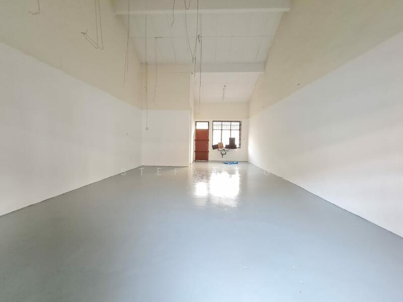 Untuk Dijual - Jalan Undan, Taman Perling / Single Storey Medium Shop Lot