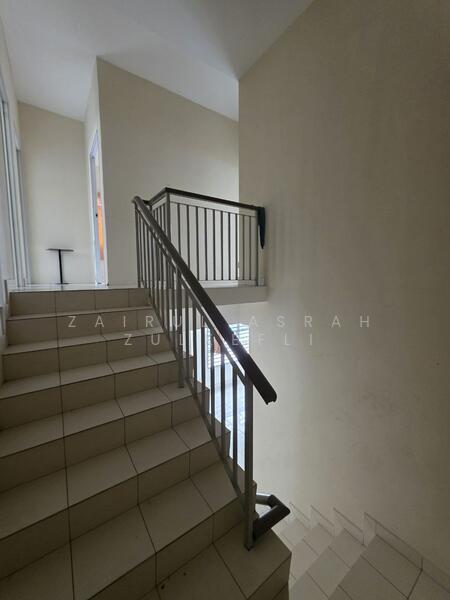 Untuk Dijual - Semenyih GOOD CONDITION Double Storey Semi D Taman Tasik Semenyih