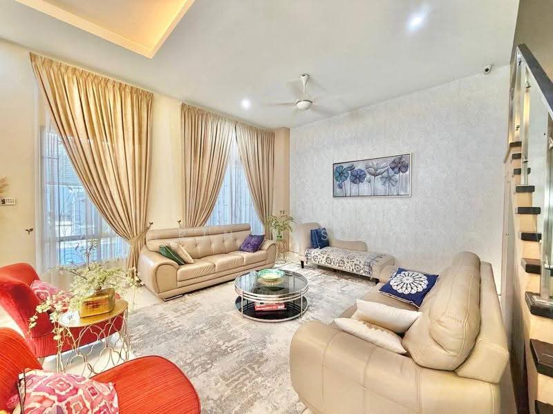 Rumah Berkembar untuk Dijual di D'Kayangan (Shah Alam) - Erin Yusof - Living Room - PropertyGuru.com.my