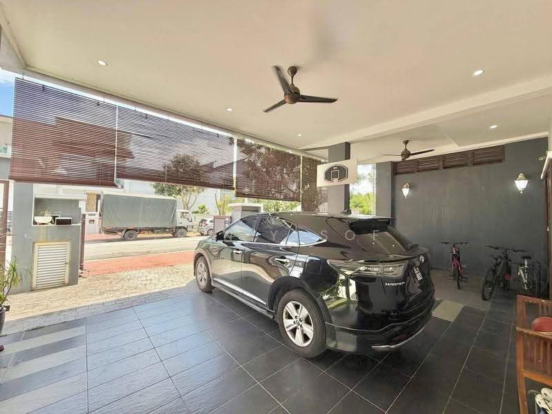 Rumah Berkembar untuk Dijual di D'Kayangan (Shah Alam) - Erin Yusof - Car Park - PropertyGuru.com.my