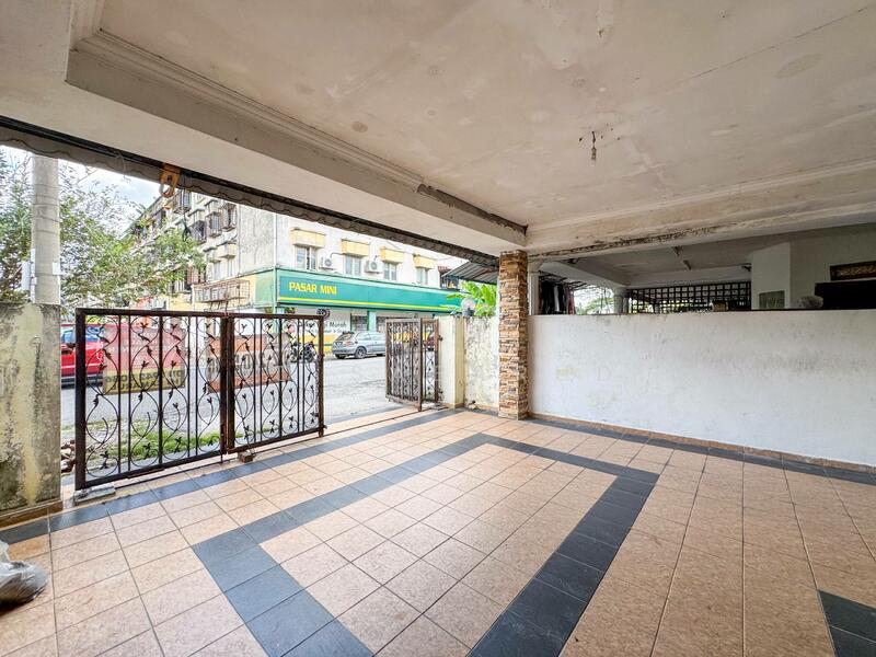 For Sale - Renovated & Extended Single Storey Terrace @ Taman Pinggiran, Batu Caves
