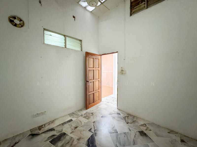 For Sale - Renovated & Extended Single Storey Terrace @ Taman Pinggiran, Batu Caves