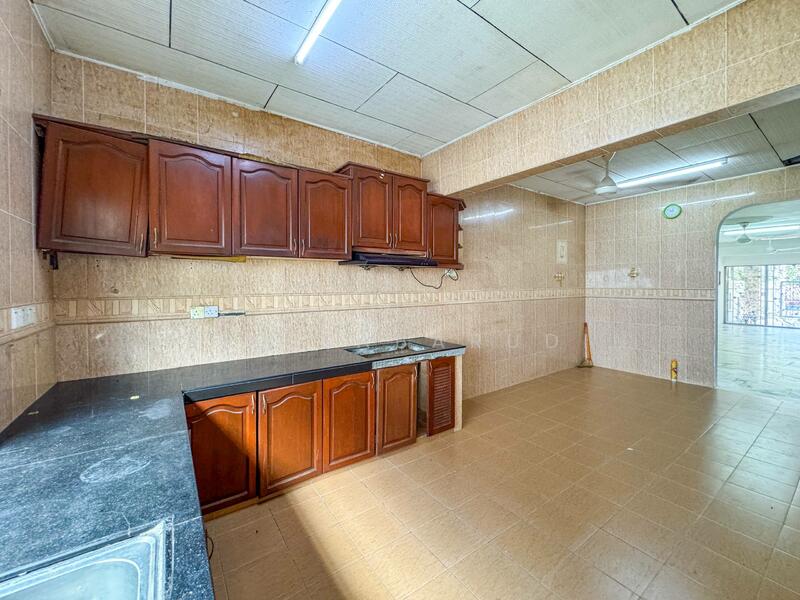 For Sale - Renovated & Extended Single Storey Terrace @ Taman Pinggiran, Batu Caves