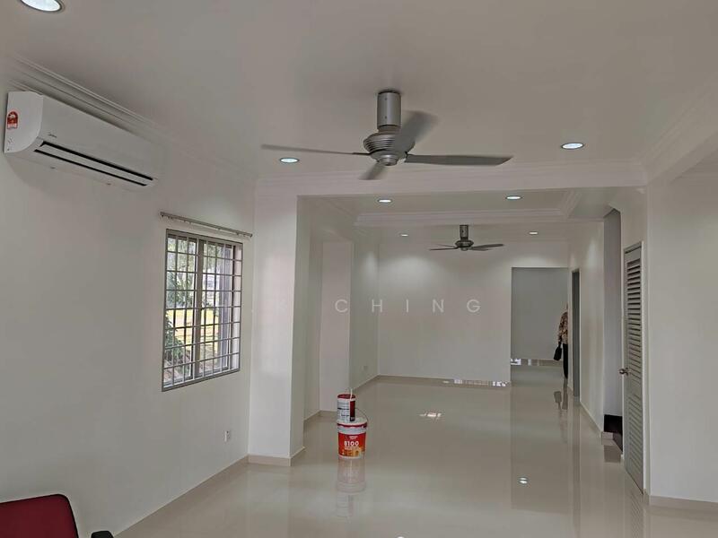 Untuk Disewa - Nice Reno 5rooms 2storey Endlot 22x80 Ss18 Subang Jaya
