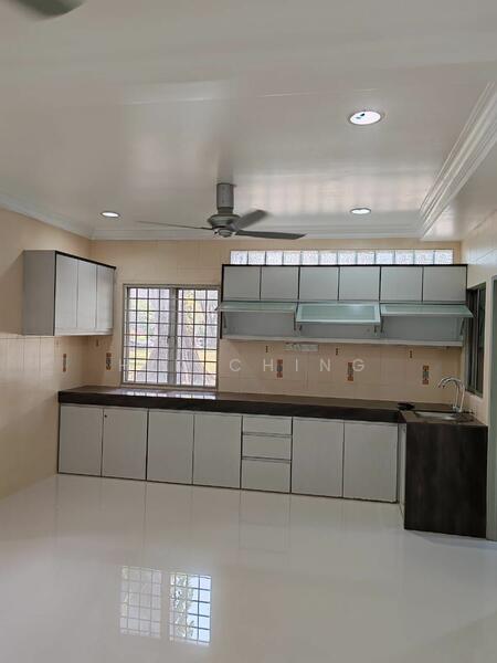 Untuk Disewa - Nice Reno 5rooms 2storey Endlot 22x80 Ss18 Subang Jaya
