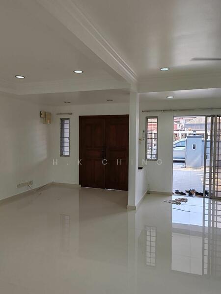 Untuk Disewa - Nice Reno 5rooms 2storey Endlot 22x80 Ss18 Subang Jaya