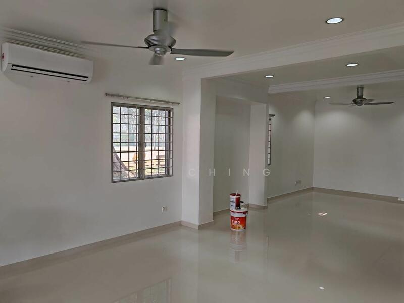 Untuk Disewa - Nice Reno 5rooms 2storey Endlot 22x80 Ss18 Subang Jaya