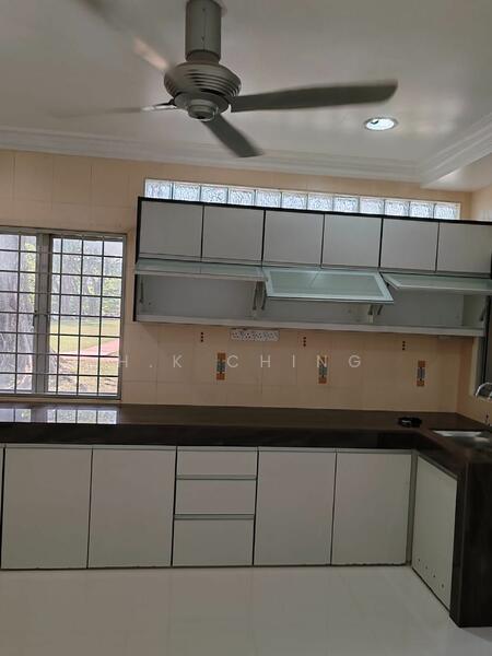 Untuk Disewa - Nice Reno 5rooms 2storey Endlot 22x80 Ss18 Subang Jaya