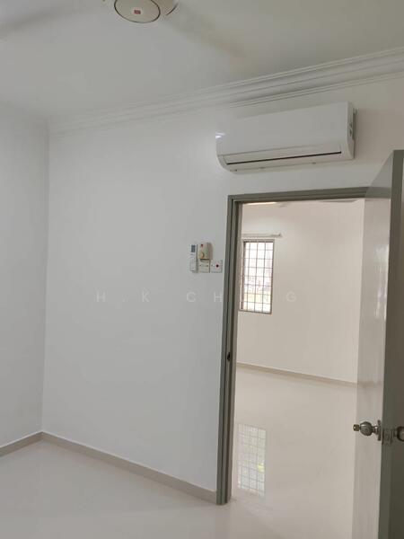 Untuk Disewa - Nice Reno 5rooms 2storey Endlot 22x80 Ss18 Subang Jaya