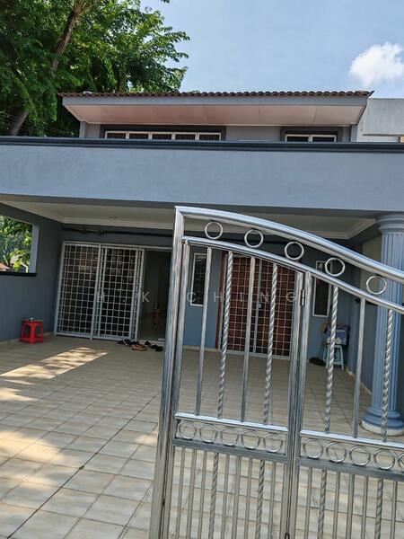 Untuk Disewa - Nice Reno 5rooms 2storey Endlot 22x80 Ss18 Subang Jaya