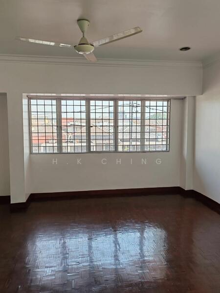 Untuk Disewa - Nice Reno 5rooms 2storey Endlot 22x80 Ss18 Subang Jaya