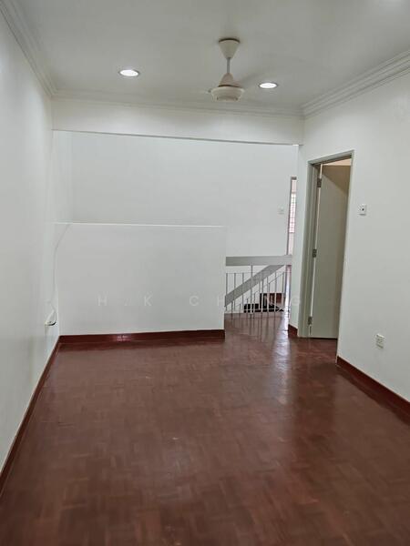 Untuk Disewa - Nice Reno 5rooms 2storey Endlot 22x80 Ss18 Subang Jaya