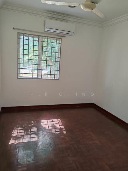 Untuk Disewa - Nice Reno 5rooms 2storey Endlot 22x80 Ss18 Subang Jaya