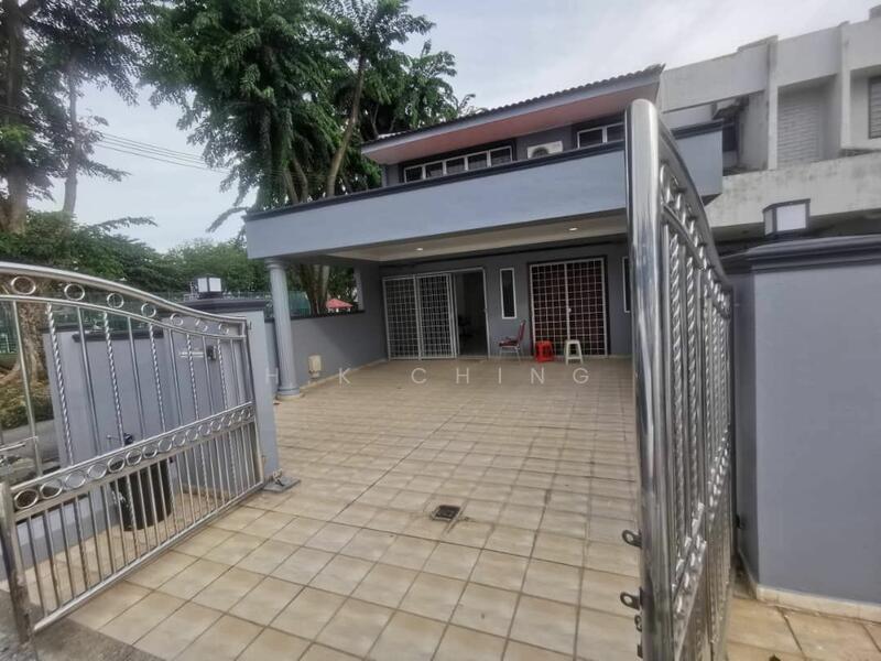 Untuk Disewa - Nice Reno 5rooms 2storey Endlot 22x80 Ss18 Subang Jaya