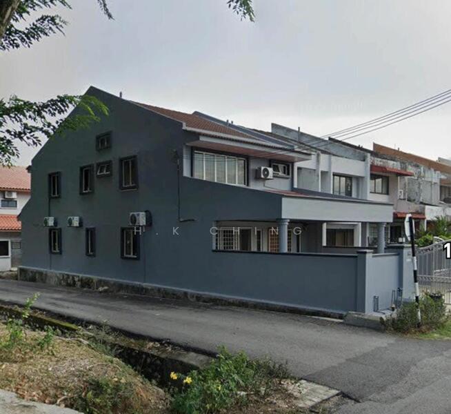 Untuk Disewa - Nice Reno 5rooms 2storey Endlot 22x80 Ss18 Subang Jaya
