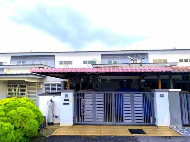 Untuk Dijual - 1.5-storey Terraced House at Antara Gapi