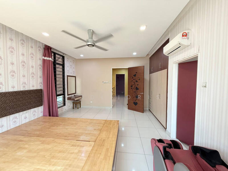 Untuk Dijual - Corner Lot 3 Storey Superlink 16 Sierra Sierra 2 Type Lyden