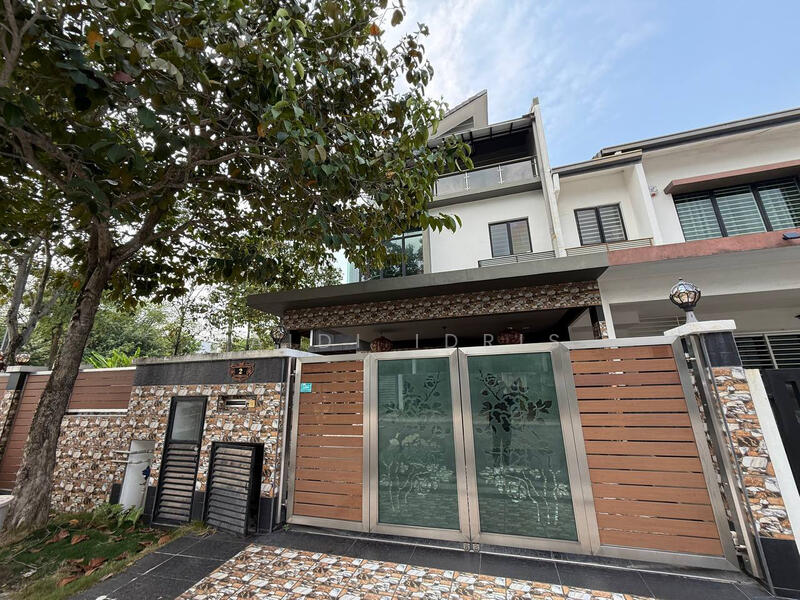 Untuk Dijual - Corner Lot 3 Storey Superlink 16 Sierra Sierra 2 Type Lyden