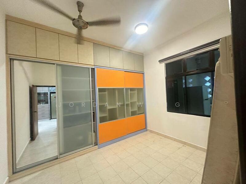 Untuk Disewa - Jalan Layang, Taman Perling