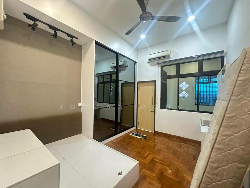 Untuk Disewa - Jalan Layang, Taman Perling