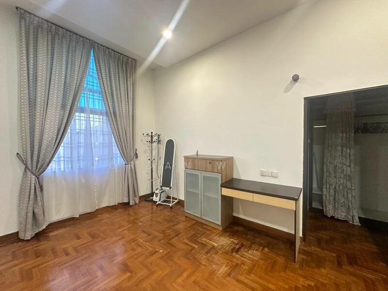 Untuk Disewa - Jalan Layang, Taman Perling