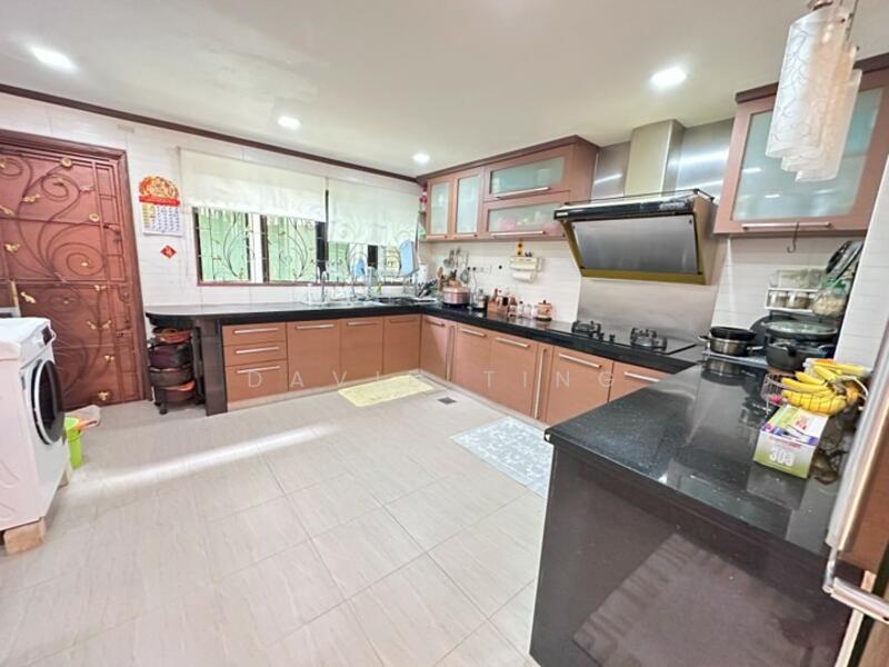 3-storey Terraced House for Sale in Lake Fields (Sungai Besi) - David Ting - PropertyGuru.com.my