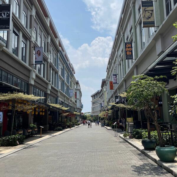 For Sale - Plaza Arkadia