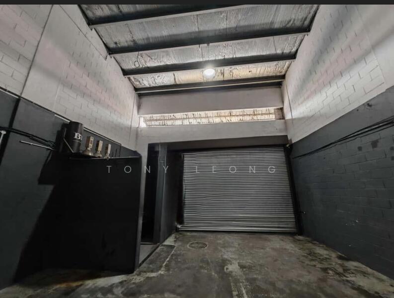Untuk Disewa - BANDAR SUNWAY 1.5 STOREY FACTORY WAREHOUSE FOR RENT