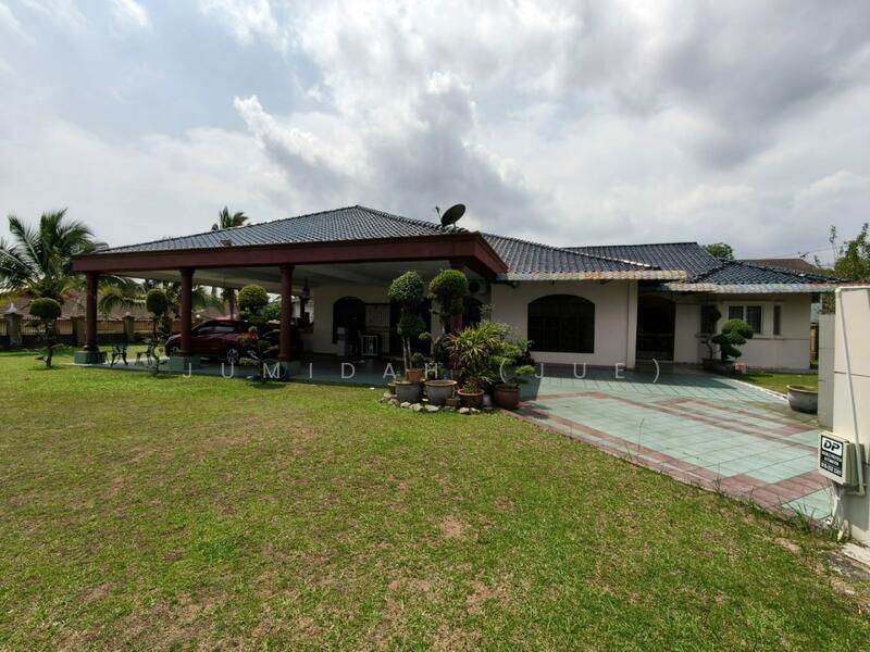 Huge Land Single Storey Bungalow at Rasah Kemayan Seremban 2