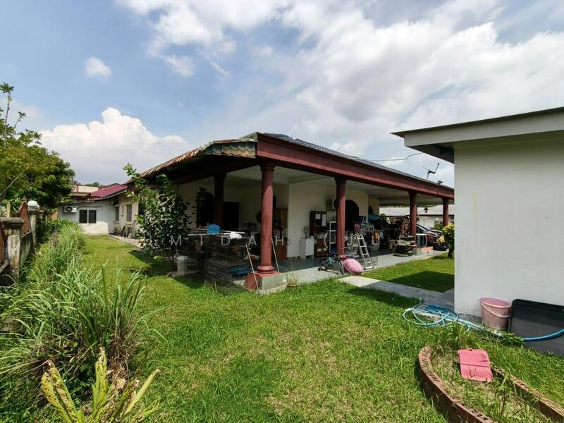 Huge Land Single Storey Bungalow at Rasah Kemayan Seremban 2