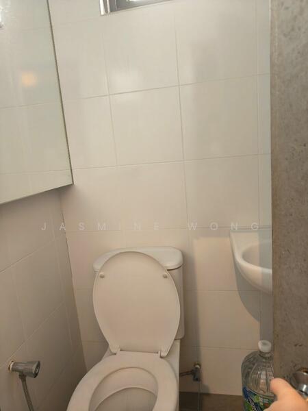 For Rent - Shop / Office at Lake Fields