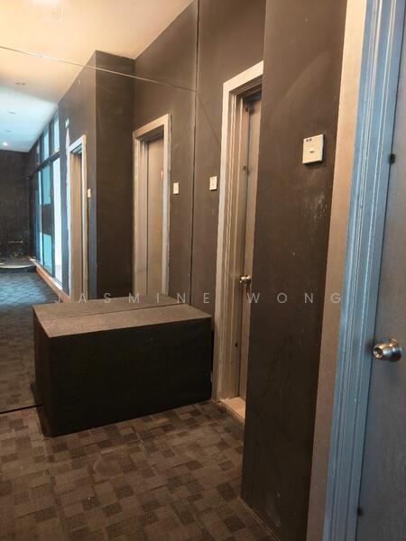 For Rent - Shop / Office at Lake Fields