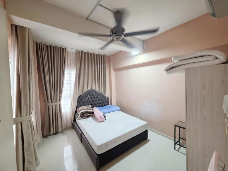 Kediaman Servis untuk Dijual di Suri Puteri - Sa'a Nordin - Bedroom - PropertyGuru.com.my