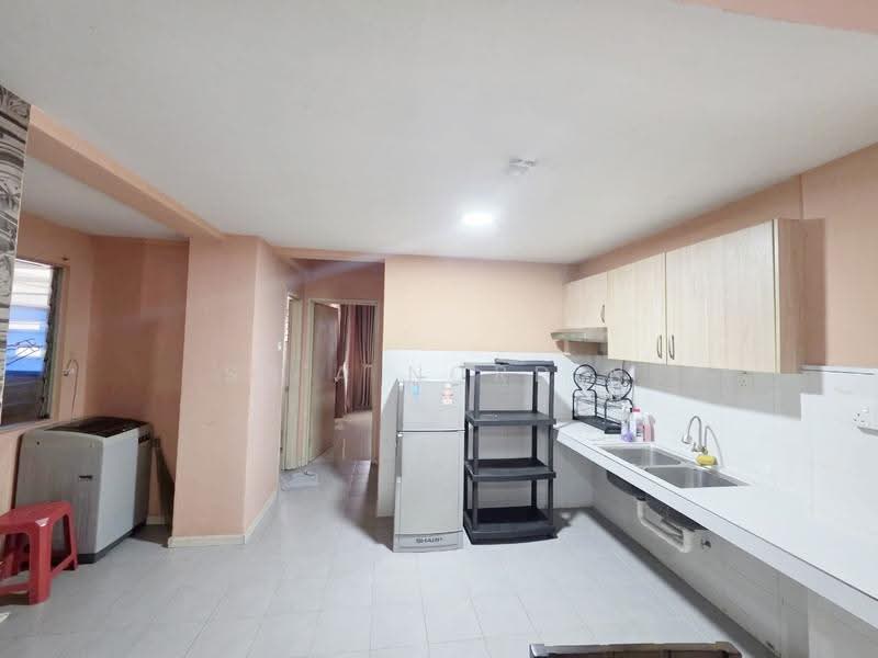 Kediaman Servis untuk Dijual di Suri Puteri - Sa'a Nordin - Kitchen - PropertyGuru.com.my