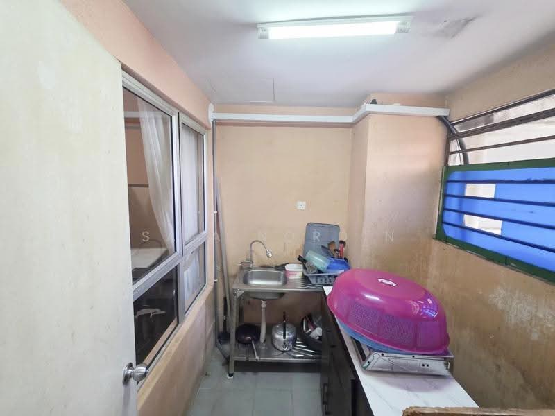 Kediaman Servis untuk Dijual di Suri Puteri - Sa'a Nordin - Kitchen - PropertyGuru.com.my