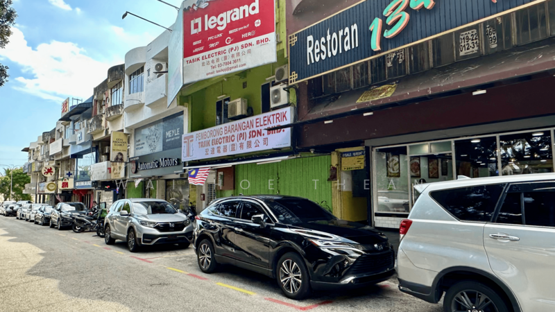 Untuk Dijual - 3 Sty Shop @ Taman Megah , High Demand Area , Fully Tenanted Unit