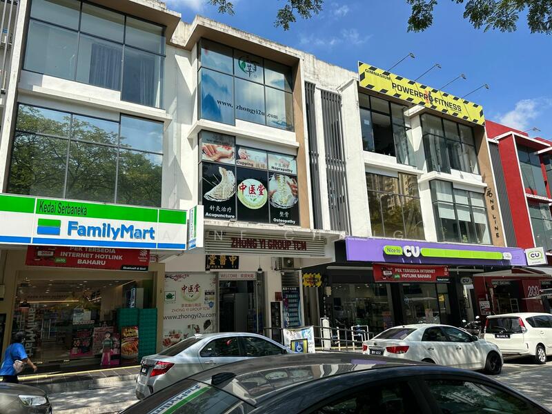 For Sale - 【ROI 4.5% CORNER ROAD FRONTING】 DESA PETALING KL