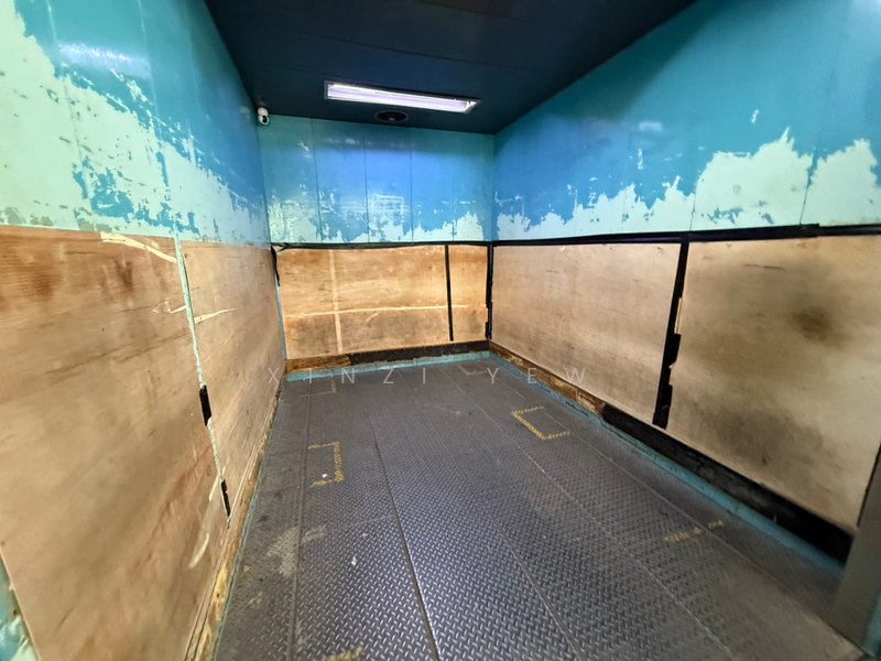 For Rent - Seri Kembangan Multi Storey Warehouse with cargo lifts and container bays