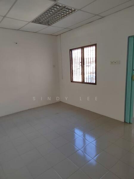 For Rent - LANDED 2 STOREY RENT AT JALAN JONES PULAU TIKUS SUITABLE OFFICE USE
