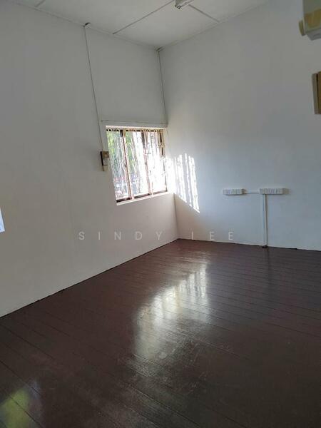 For Rent - LANDED 2 STOREY RENT AT JALAN JONES PULAU TIKUS SUITABLE OFFICE USE