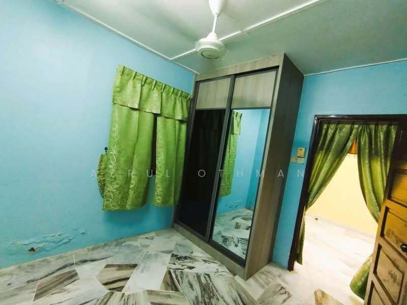 Rumah Teres 1 Tingkat untuk Dijual di Taman Desa Kiara (Sikamat) - Azrul Othman - Bedroom - PropertyGuru.com.my