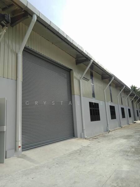 Untuk Disewa - 1.5 Storey Factory For Rent In Jalan Rozhan