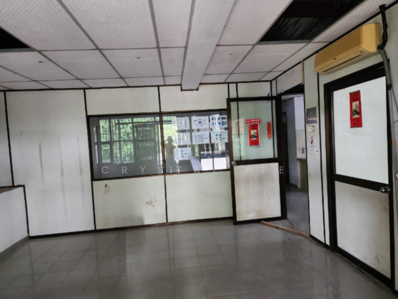 Untuk Disewa - Renovated Semi D Factory For Rent at Hot Location